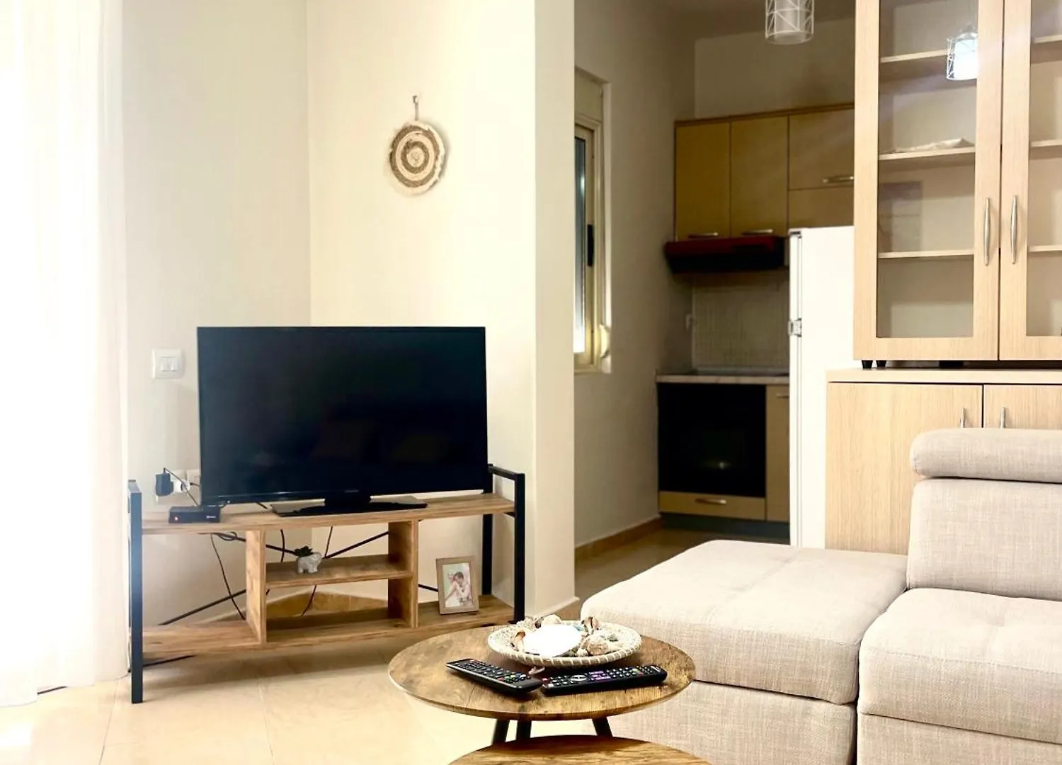 Apartment Breeze Home Vlorë
